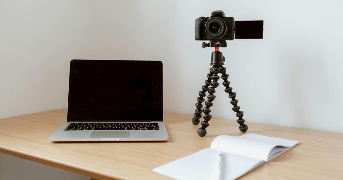 Монтаж продуктового видео на ноутбуке — сравнение AI-пайплайна и ручного продакшна